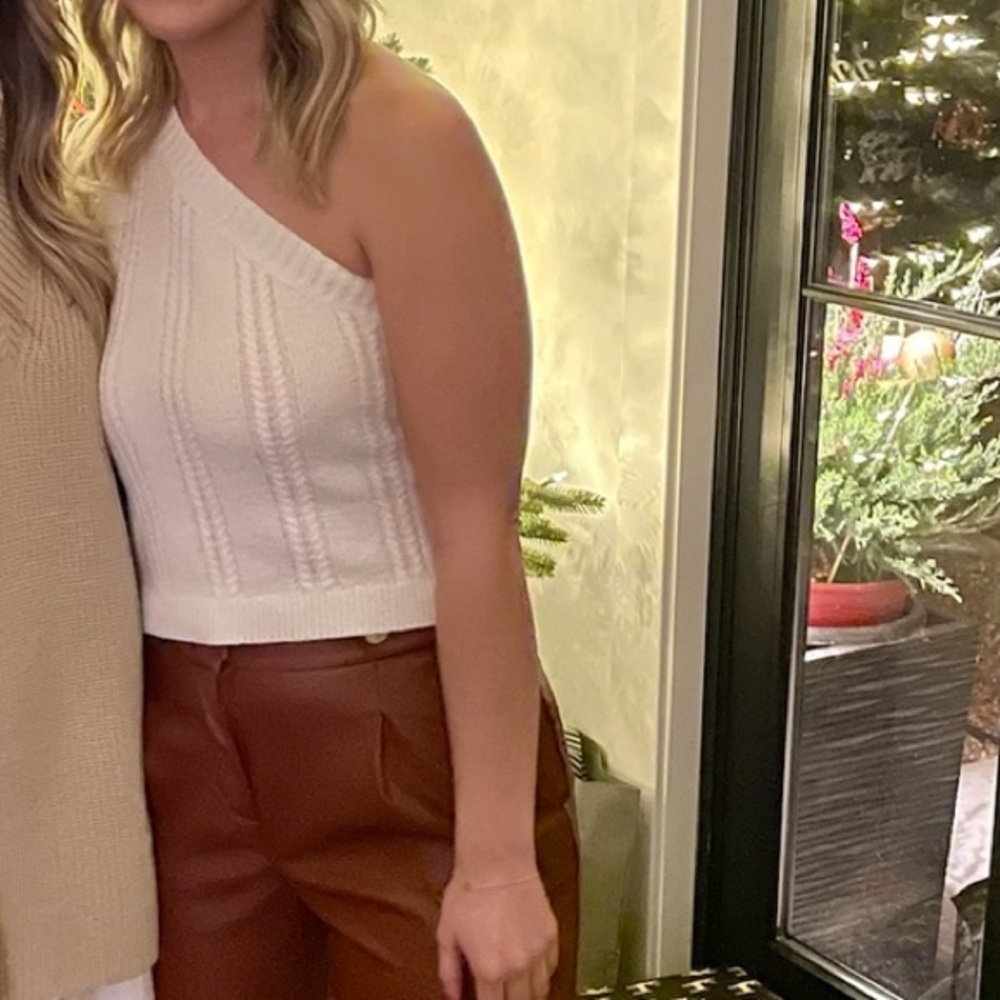 One shoulder sweater - Picture 2 of 3
